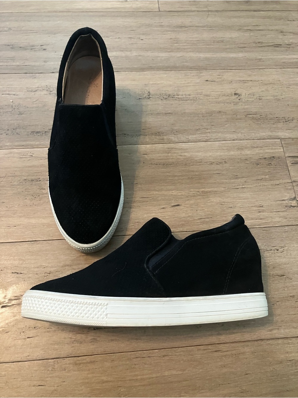 Caslon black suede Chelsea women’s platform loafers. Size 7.5